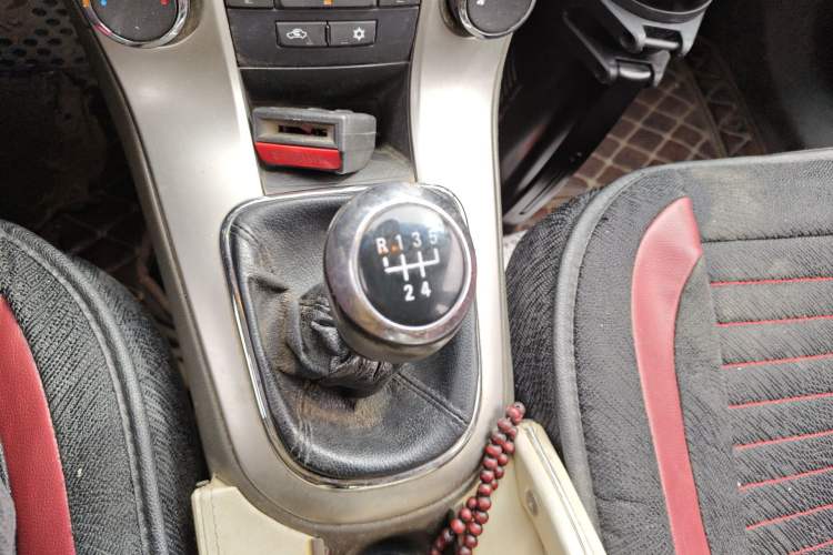 Used Chevrolet Cruze 2015 1.5L Classic SL MT Gear Lever