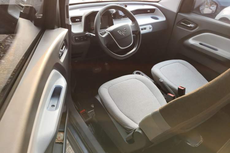 Used Wuling Hongguang MINIEV 2022 Macaron Premium Model – Lithium Iron Phosphate
