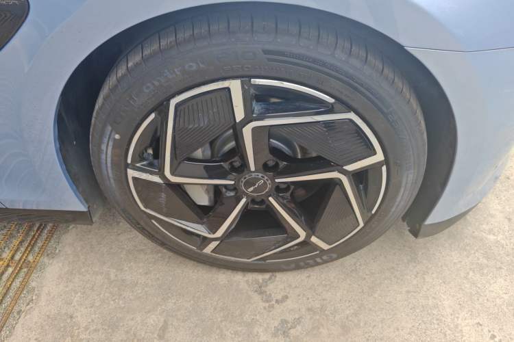 Used BYD Seal 2022 700 km Long-Range Rear-Wheel-Drive Version Right Front Wheel Hub