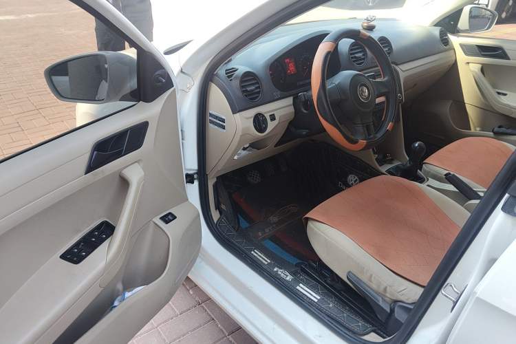 Used Volkswagen Jetta 2015 1.6L Manual Fashion Edition Driver Seat