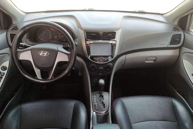 Used Hyundai Verna (older generation) 2014 1.4L Automatic Smart GLS Interior 2