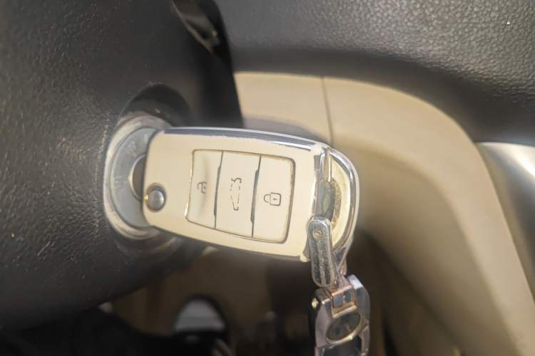 Used CHANGAN Eado 2015 1.6L Manual Luxury Model China IV Standard