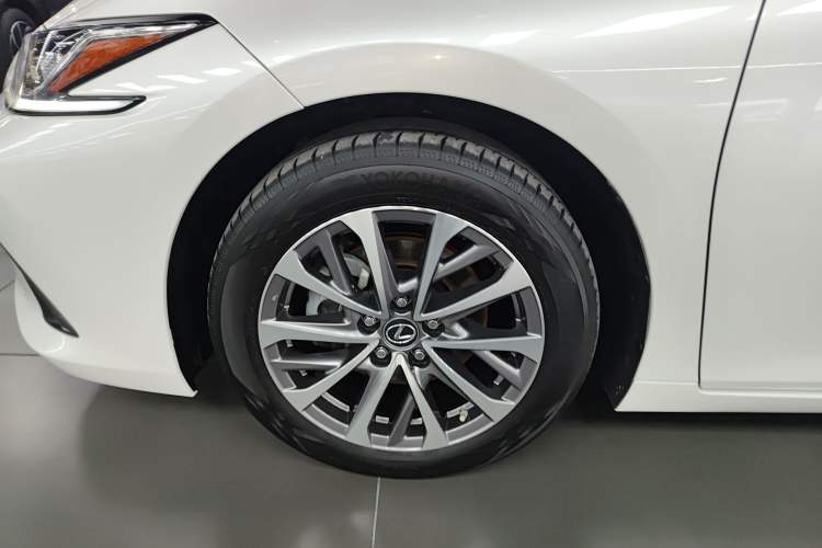 Used Lexus ES 2023 200 Excellence Edition
