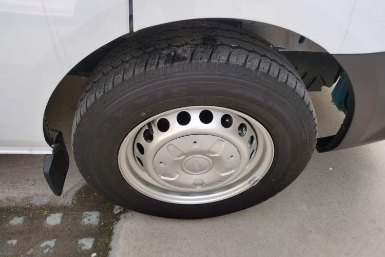 Used Ford Transit 2023 2.0T Gasoline Automatic Multi-Function Commercial Vehicle Short Wheelbase Mid-Roof Design 5/6 Seats