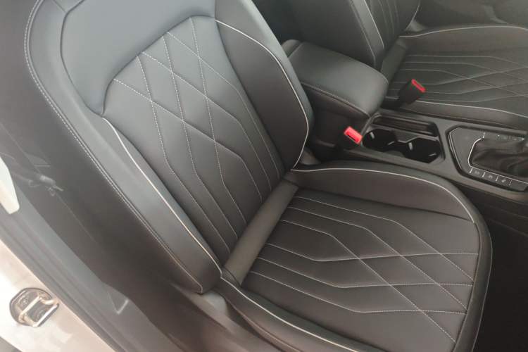 Used Volkswagen Tiguan L 2024 Outstanding Model 330TSI Automatic Two-Wheel Drive R-Line Dragon Glory Edition