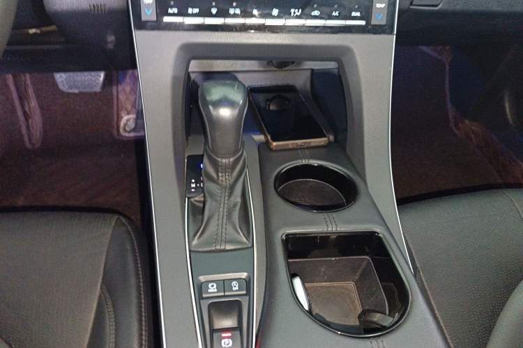 Used Toyota Avalon 2019 2.0L Luxury Edition China VI Standard
