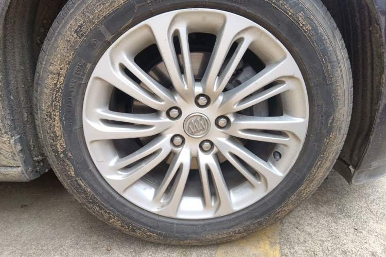 Used Buick LaCrosse 2016 20T Leading Model Right Front Wheel Hub