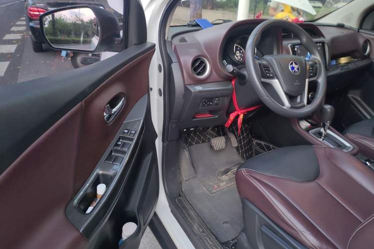 Used Venucia M50V 2017 1.6L XL CVT Luxury Edition Driver Seat