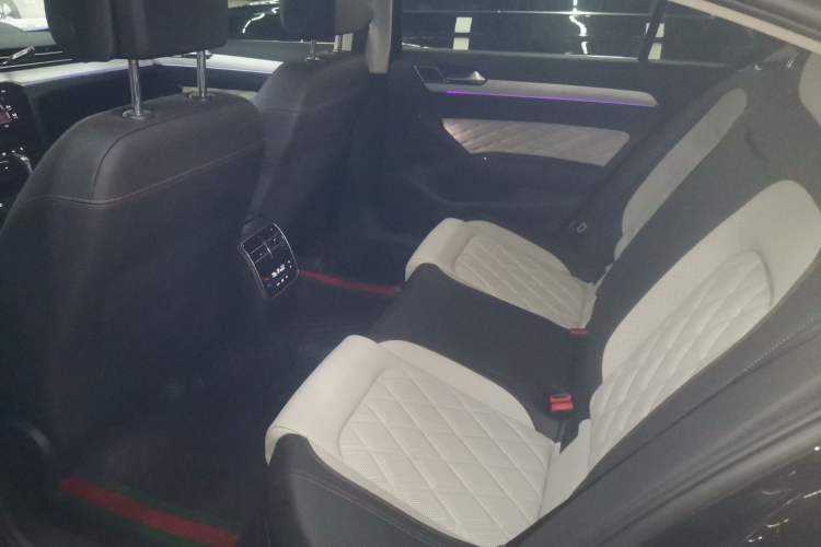 Used Volkswagen Magotan 2025 Zhongxiang Version 330TSI DSG Luxury Edition