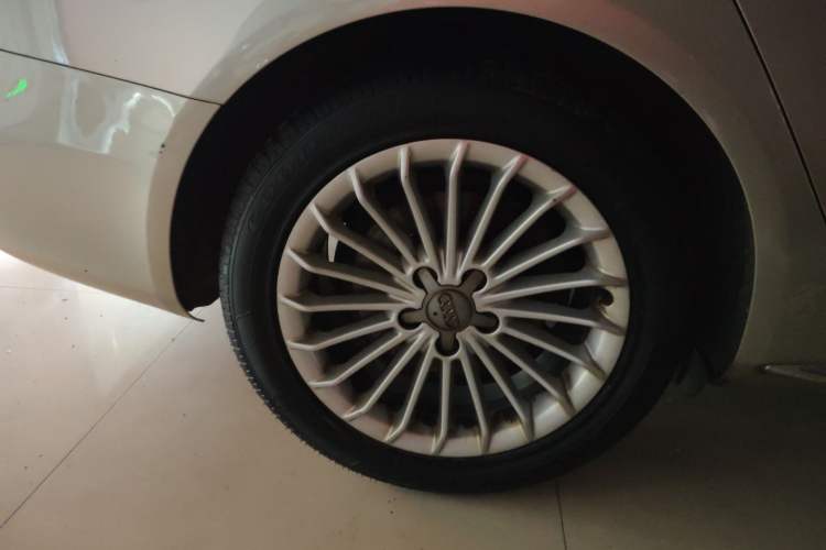 Used Audi A4L 2016 35 TFSI Collector's Edition Automatic Standard Model Right Rear Wheel Hub