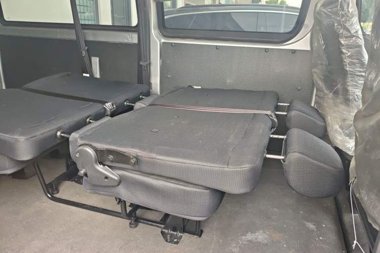 Used Foton Scenic G5 2022 2.0T Diesel Commercial Version Standard Window 5/6 Seats 4F20TC3
