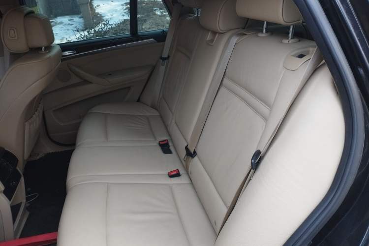 Used BMW X5 2011 xDrive35i Luxury Model
