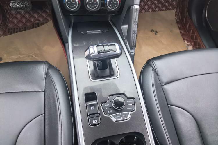 Used Haval H6 2018 Blue Label Sport Edition 1.5T Automatic Two-Wheel Drive Prestige Model Gear Lever