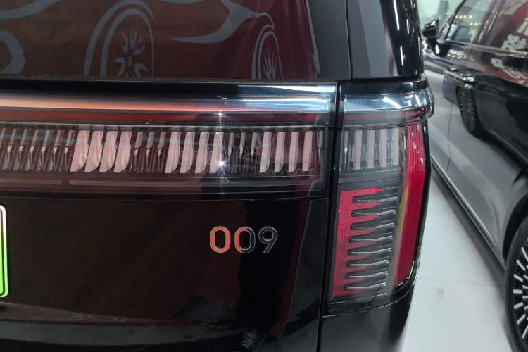 Used Zeekr 009 2024 Six-Seat Executive Version 4WD 108 kWh
