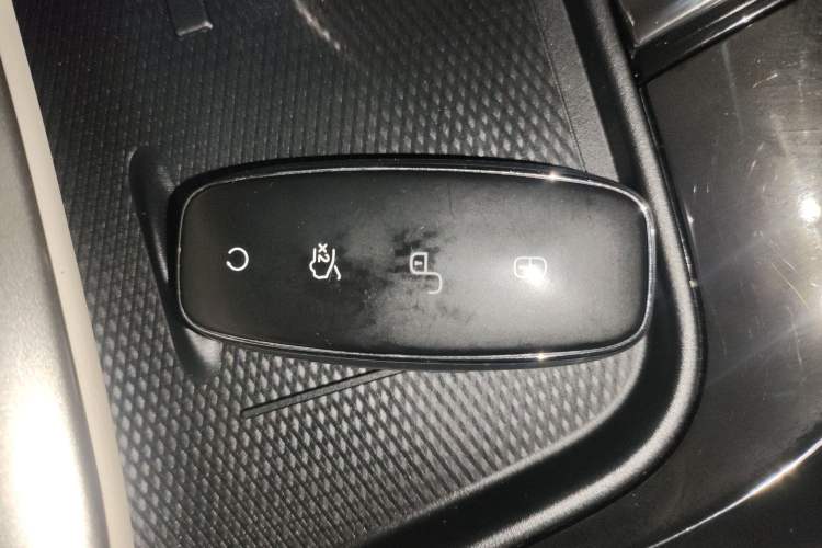 Used Denza D9 2024 DM-i 980 Four-Wheel Drive Prestige Model
