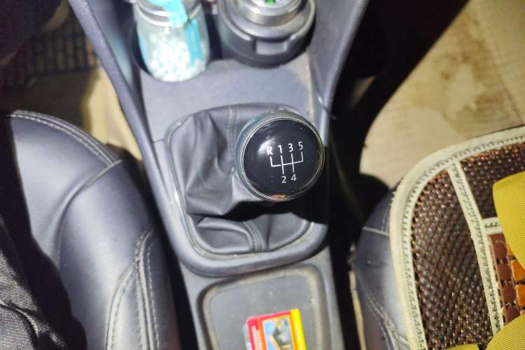 Used Volkswagen Polo 2014 1.4L Manual Fashion Edition Gear Lever