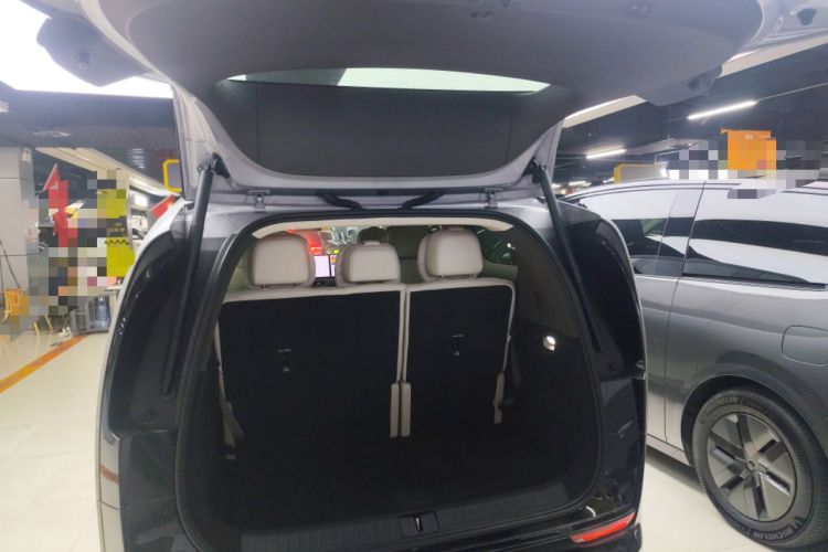 Used Li Auto MEGA 2024 Ultra Model
