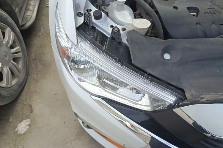 Used Mitsubishi ASX 2018 2.0L CVT Two-Wheel Drive Smart Orange Edition Right Front Headlight