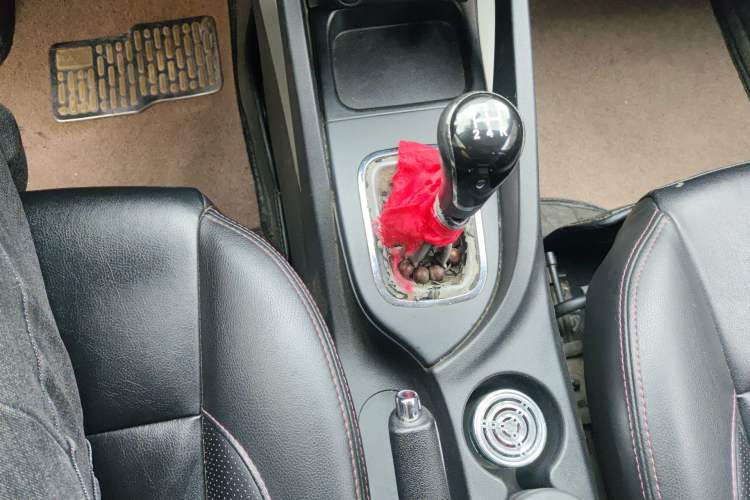 Used CHANGAN CS35 2014 1.6L Manual Luxury Model China IV Standard Gear Lever