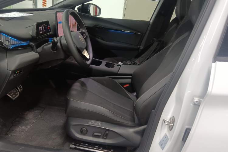 Used Volkswagen ID.UNYX 2024 Pro Long-Range Version Left Front Seat