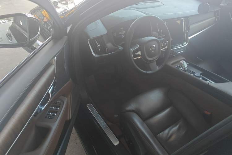 Used Volvo S90 2023 B5 Zhiyuan Luxury Edition