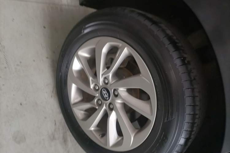 Used Hyundai Tucson 2018 1.6T Dual-Clutch Two-Wheel Drive 15th Anniversary Special Edition Right Rear Wheel Hub