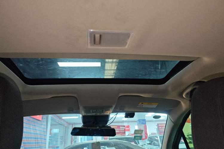 Used Buick Encore 2015 1.4T Automatic Two-Wheel Drive Urban Elite Version Headliner