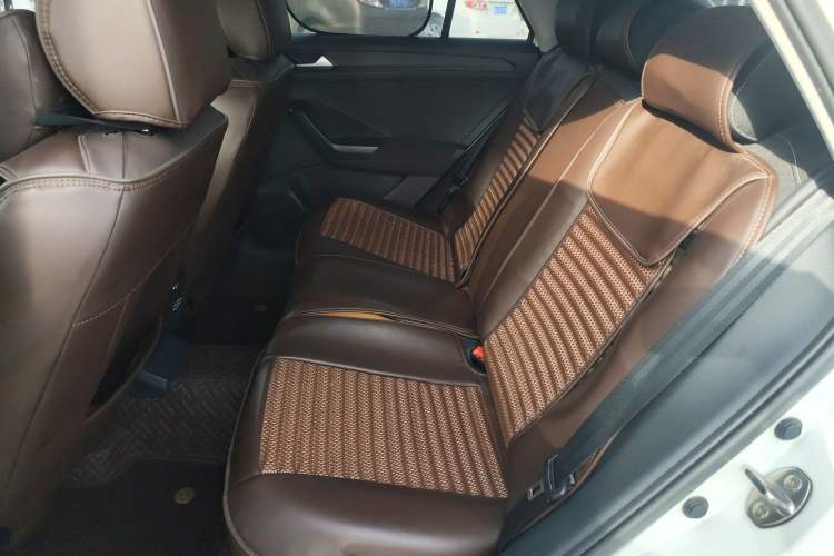 Used Volkswagen T-ROC 2019 230TSI DSG Two-Wheel Drive Fashion Edition China VI Standard Left Rear Seat