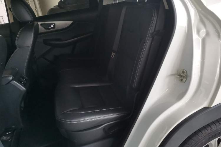 Used Dongfeng Fengon S560 2018 1.8L Manual Urban Model 5 Seats
