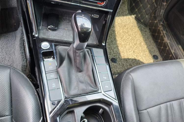 Used Volkswagen Passat 2022 330TSI Luxury Edition Gear Lever