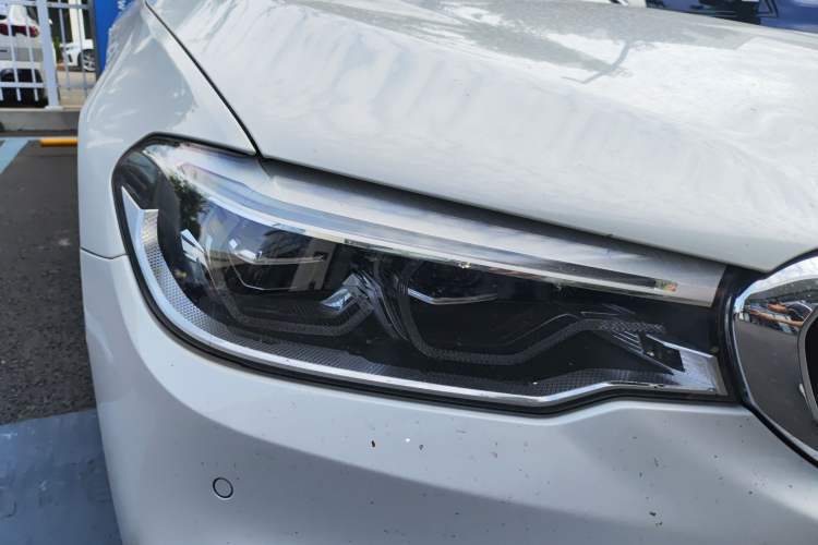 Used BMW 5 Series 2018 Restyled 530Li Luxury Edition M Sport Package Right Front Headlight