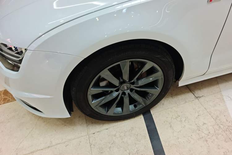 Used Audi A7 2016 35 TFSI Fashion Model Left Front Wheel Hub