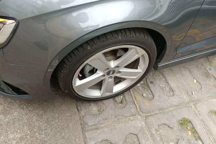 Used Audi A3 2020 Limousine 35 TFSI Fashion Edition China VI Emission Standard Left Front Wheel Hub