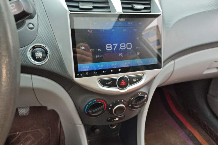 Used Hyundai Verna (older generation) 2014 1.4L Manual Top-Tier Model TOP