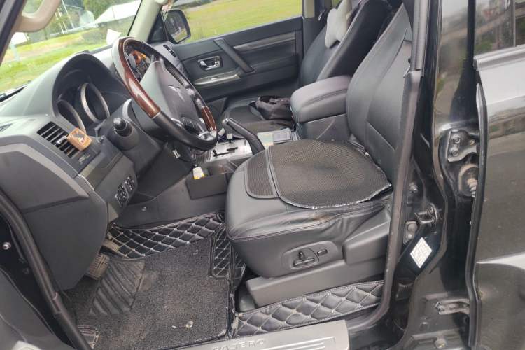 Used Mitsubishi Pajero 2016 3.0L Automatic Prestige Version China V Standard
