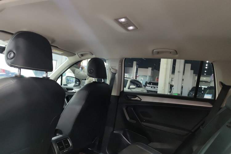 Used Volkswagen Tiguan L 2020 330TSI Automatic Two-Wheel Drive Luxury Edition China VI Standard
