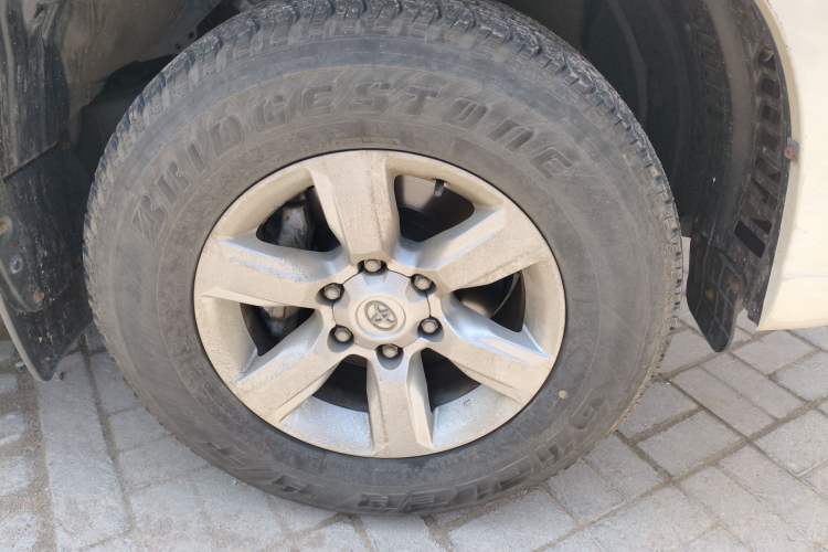 Used Toyota Prado 2015 2.7L Automatic Standard Edition Right Front Wheel Hub