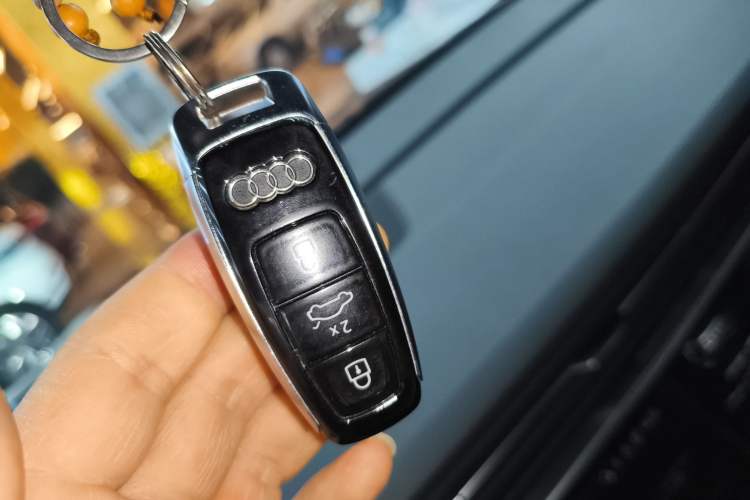 Used Audi Q7 2022 55 TFSI quattro S line Sport model
