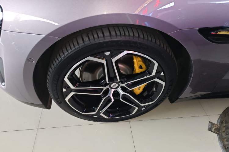 Used Xiaomi Auto SU7 2024 Four-Wheel Drive Ultra-Long Range Advanced Intelligent Driving Max Edition
