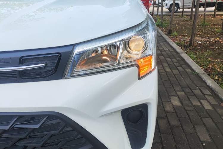 Used Dongfeng Fengon 380 2022 1.5L Standard Edition 7-Seater Passenger Vehicle Left Front Headlight