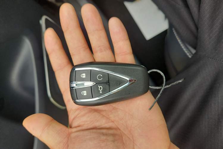 Used CHANGAN OSHAN X7 2020 1.5T Automatic Luxury Version Vehicle Key