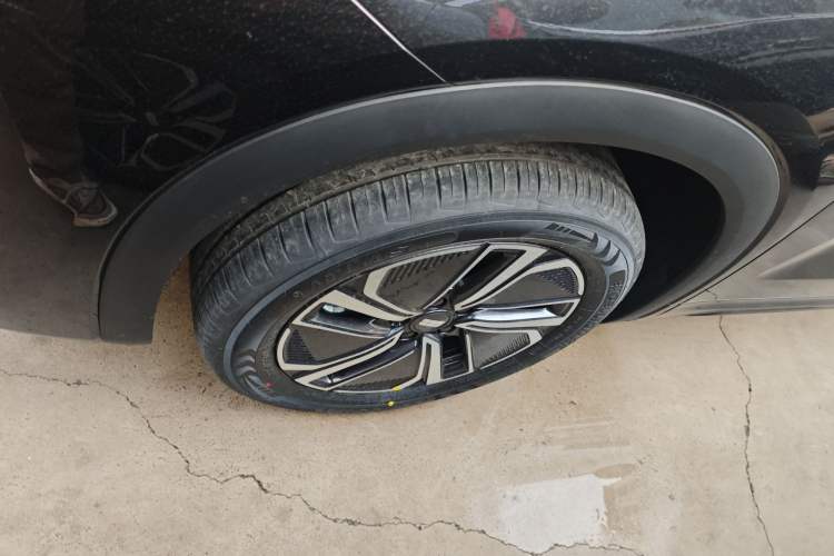 Used Geely Galaxy Xingjian 7 EM-i 2026 Model 130km Launch Edition Left Front Wheel Hub