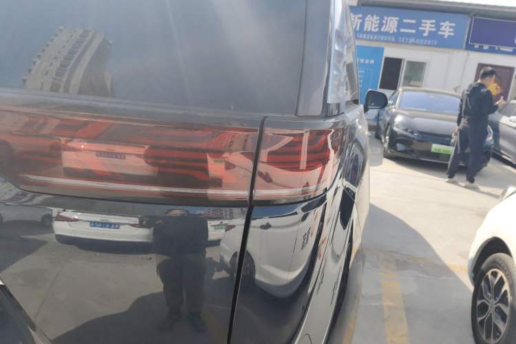 Used Denza D9 2022 DM-i 970 Four-Wheel Drive Prestige Model
