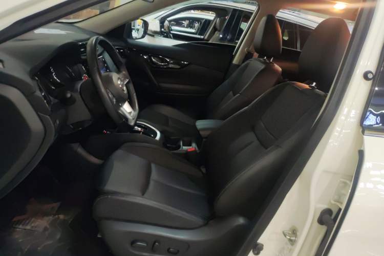 Used Nissan X-Trail 2023 Classic 2.0L Two-Wheel Drive Smart Connect Premium Edition
