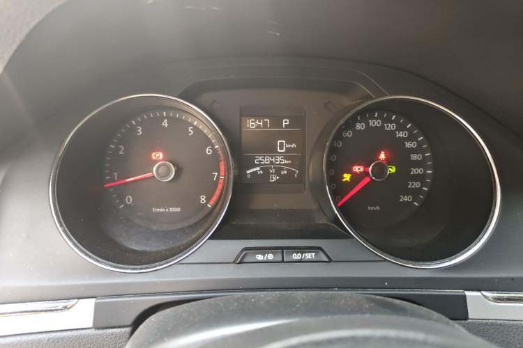 Used Volkswagen Bora 2013 1.6L Automatic Fashion Model Instrument Cluster