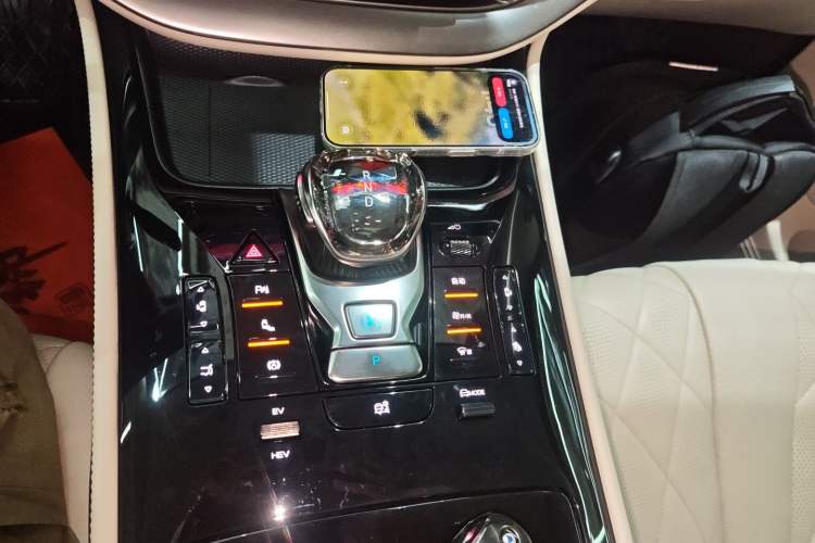 Used Denza D9 2024 DM-i 980 Four-Wheel Drive Prestige Model