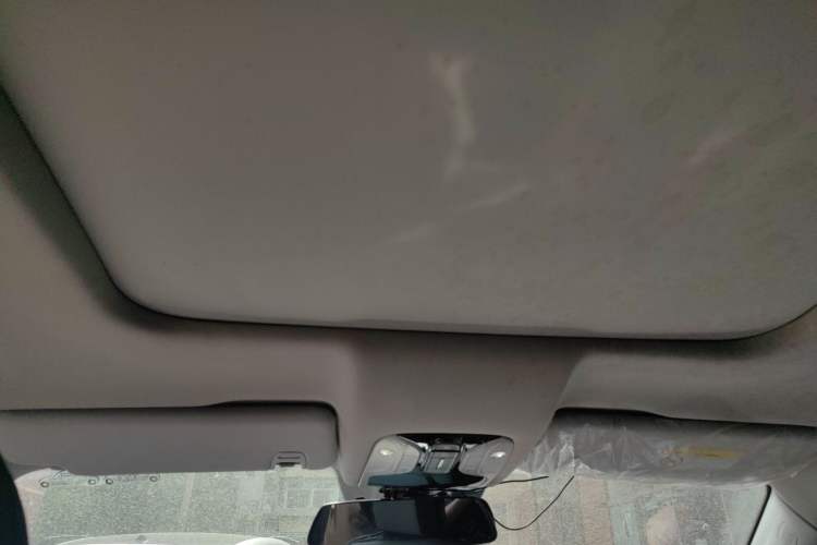 Used GAC Trumpchi GS8 2017 320T Two-Wheel Drive Luxury Smart Connectivity Version (7 Seats) Headliner