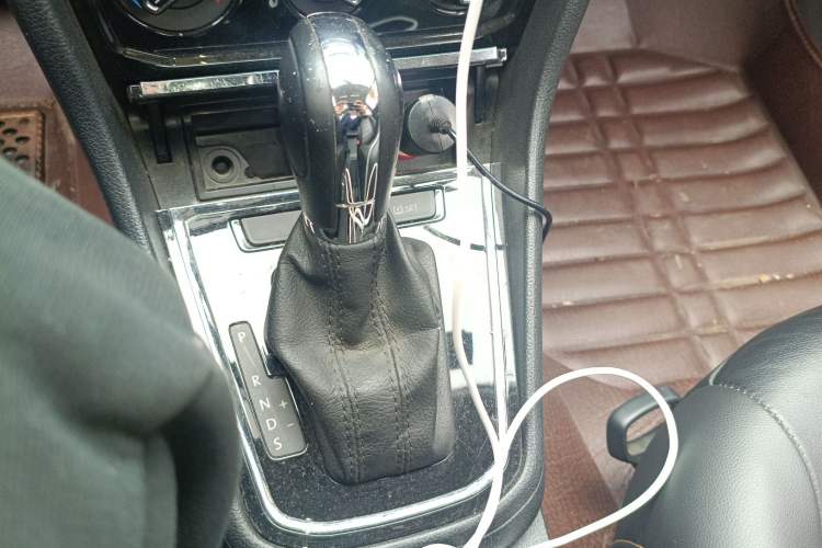 Used Volkswagen Bora 2016 1.6L Automatic Comfort Model Gear Lever