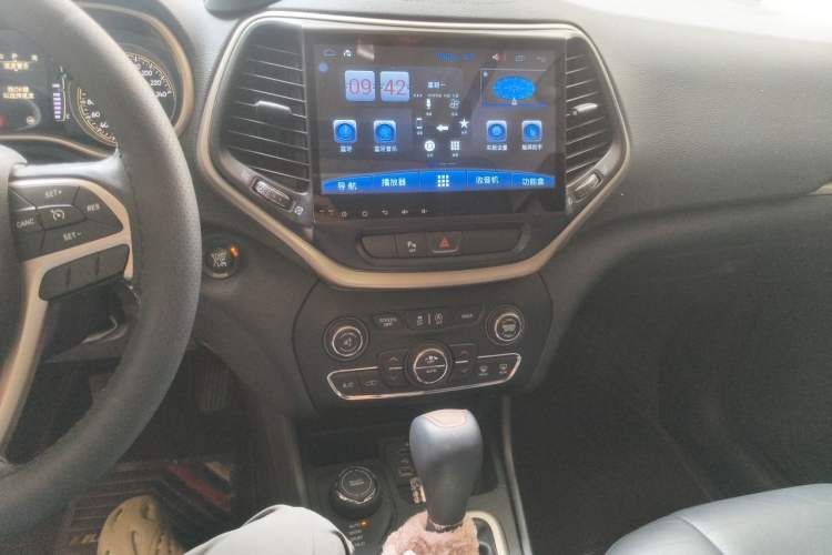Used Jeep Cherokee 2016 2.4L Professional Edition

