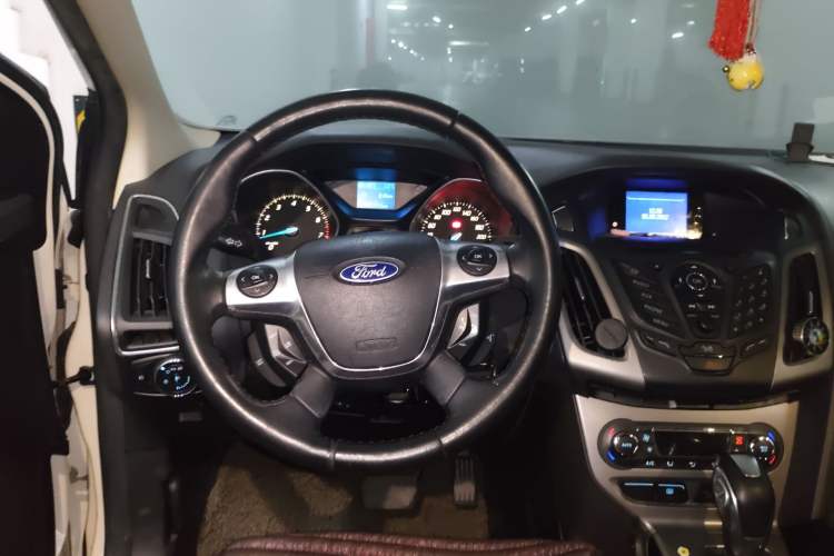 Used Ford Focus 2012 Hatchback 1.6L Automatic Fashion Edition Steering Wheel